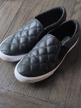 Nine West Quilted Black Slip-On Sneakers